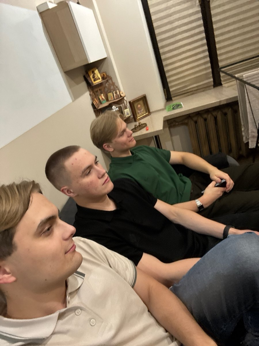Саня с друзьями Саней и Тохой